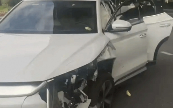 助人反担责？救人网约车由交警带路闯红灯被撞判全责