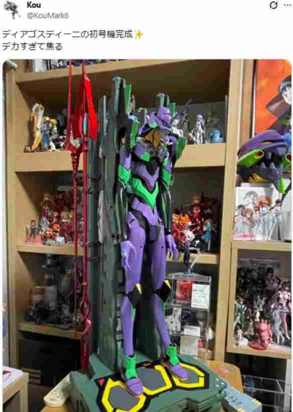 推主晒《EVA》巨型初号机模型：耗时两年购百期杂志