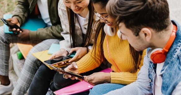 英国拟跟进16岁以下社媒禁令！澳洲已关470万儿童帐号