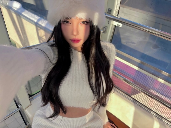 《阿西, 美女室友竟然》女主新美图赏：身材傲人！