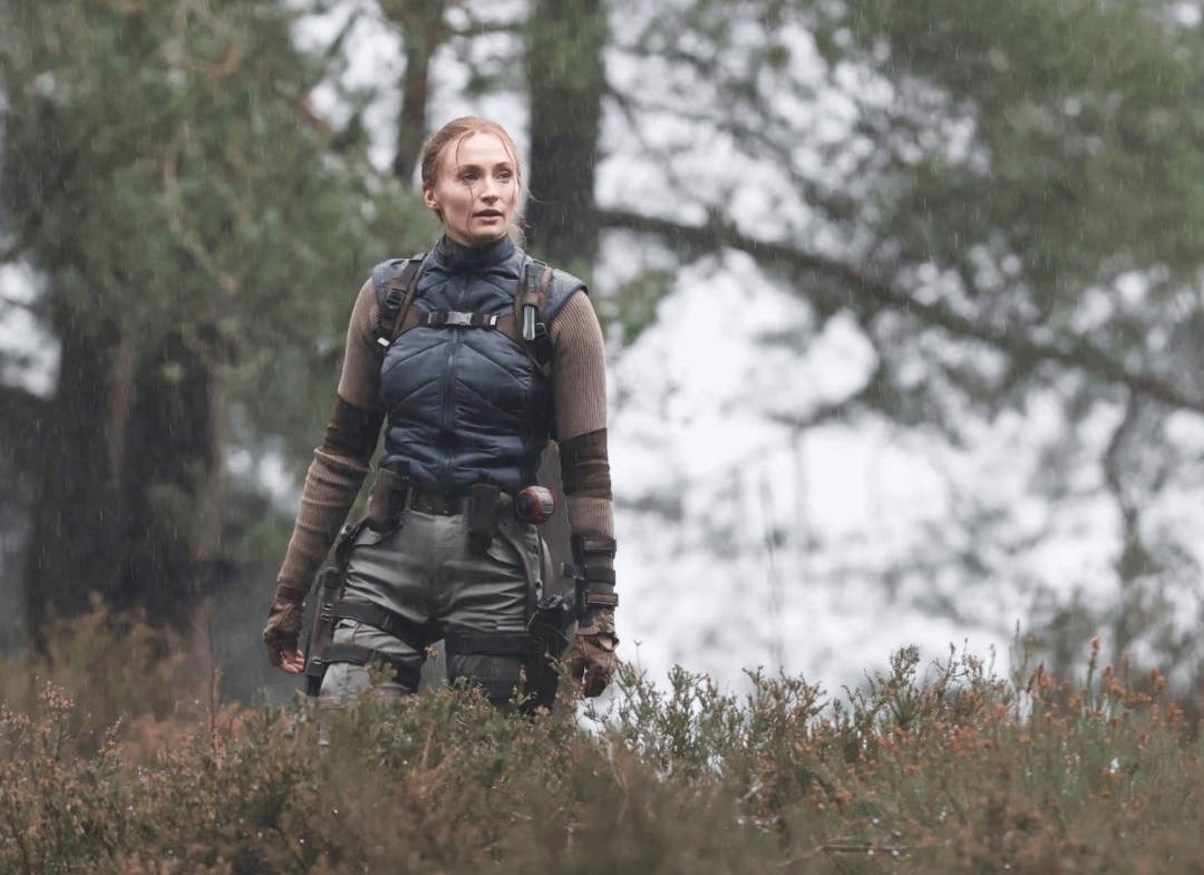 《古墓丽影》劳拉片场照曝光 双枪造型不错!